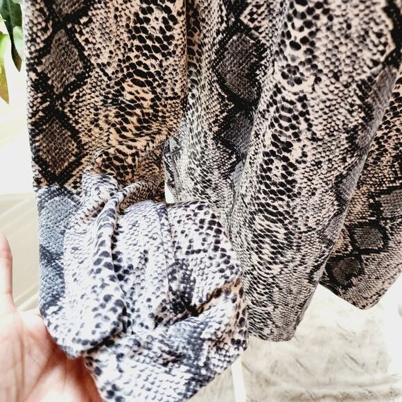 FASHION NOVA NEW SLITHER TO YOU SNAKEPRINT BLOUSE SIZE XL - Picture 3 of 7